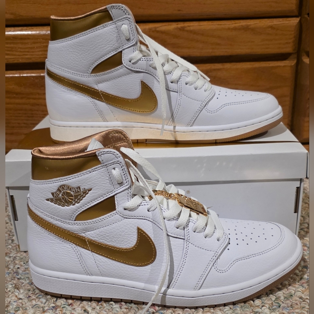 Nike Air Jordan 1 Retro High OG Metallic Gold Size Womens 11.5/ Mens 10
